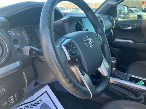 Certified 2020 Toyota Tacoma Limited image 9
