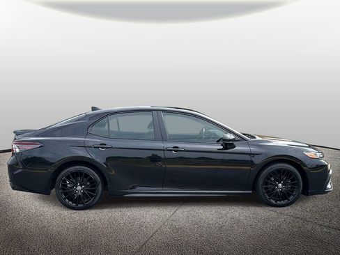 Used 2021 Toyota Camry SE FWD image 4