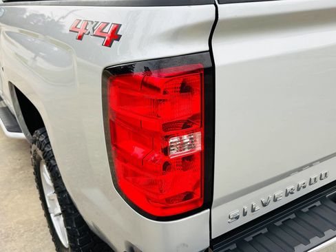 Used 2018 Chevrolet Silverado 1500 LT image 23