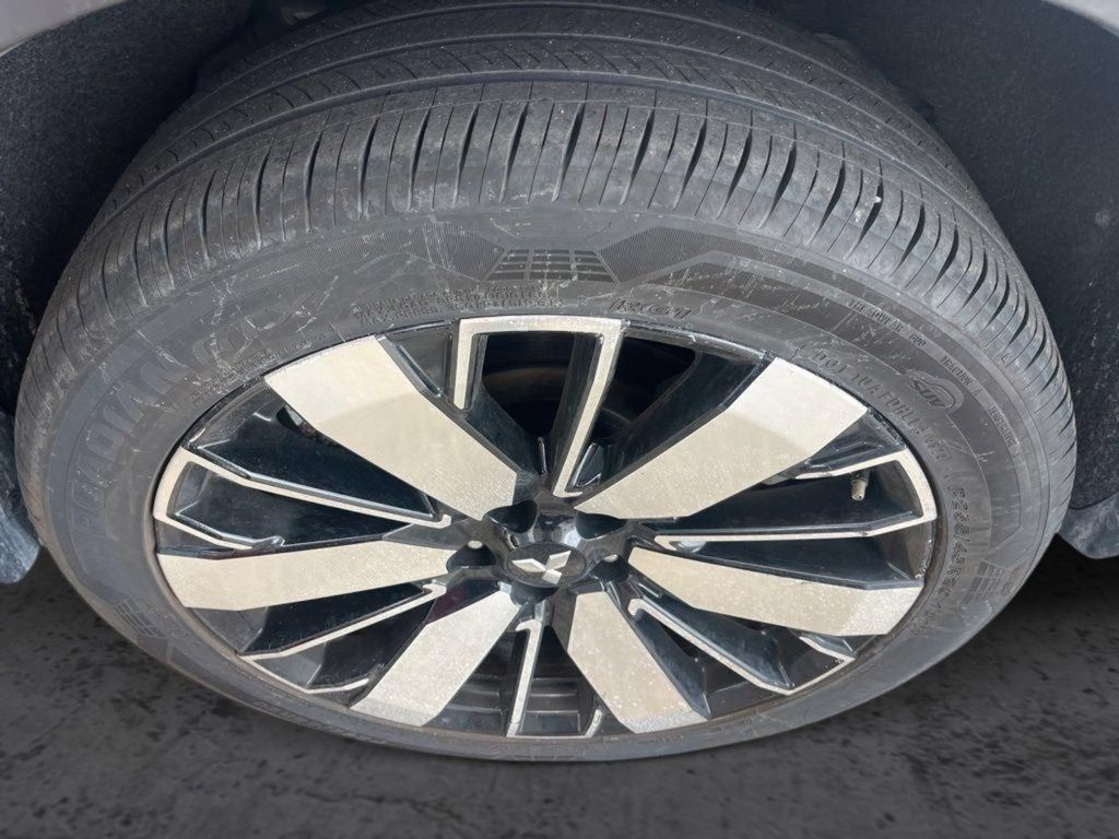 Used 2025 Mitsubishi Outlander SE FWD image 35