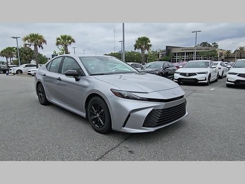 Used 2025 Toyota Camry LE FWD image 33