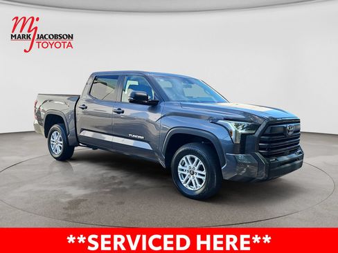 Used 2025 Toyota Tundra SR5 w/ SR5 Premium Package AWD/4WD image 6