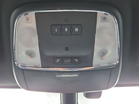 Used 2017 Jeep Grand Cherokee Altitude AWD/4WD image 32