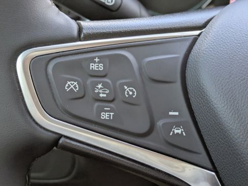 Used 2023 Chevrolet Equinox LT image 24