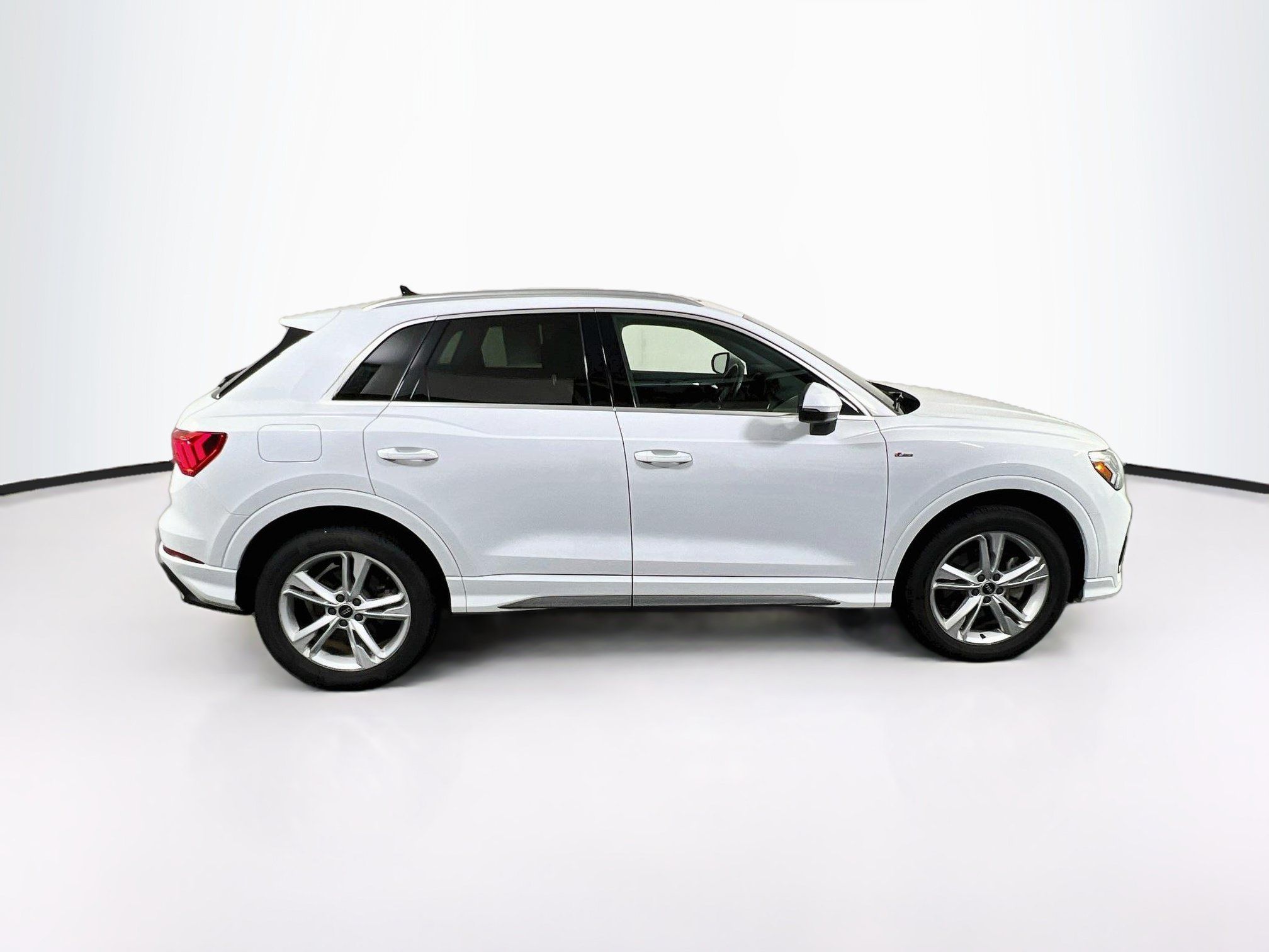 Used 2022 Audi Q3 2.0T Premium Plus w/ Premium Plus Package AWD/4WD image 4