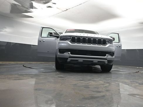 Used 2024 Jeep Wagoneer L Series II w/ Flexible Seating Group AWD/4WD image 41