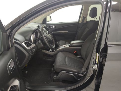 Used 2019 Dodge Journey SE w/ Blacktop Package FWD image 17