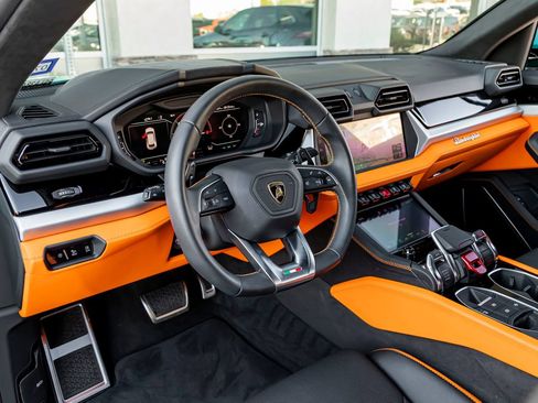 Used 2025 Lamborghini Urus SE AWD/4WD image 17