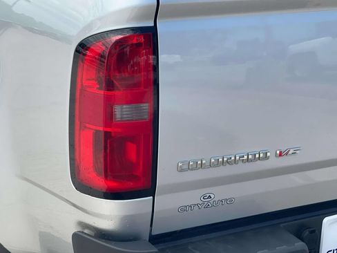 Used 2017 Chevrolet Colorado LT w/ Luxury Package, Chrome RWD image 12