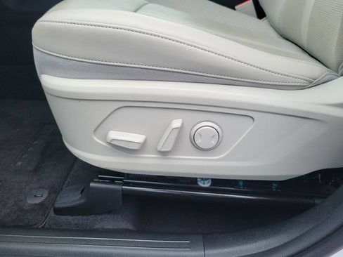 Certified 2025 Kia Sorento S FWD image 15