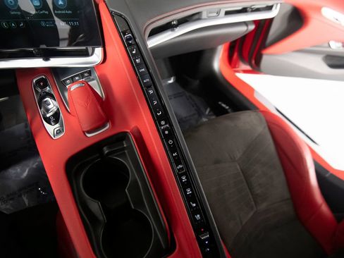 Used 2021 Chevrolet Corvette Stingray Preferred Cpe w/ Engine Appearance Package RWD image 24