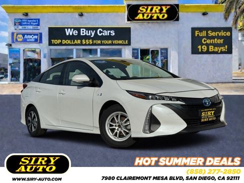 Used 2017 Toyota Prius Prime Plus w/ Preferred Accessory Package FWD image 1