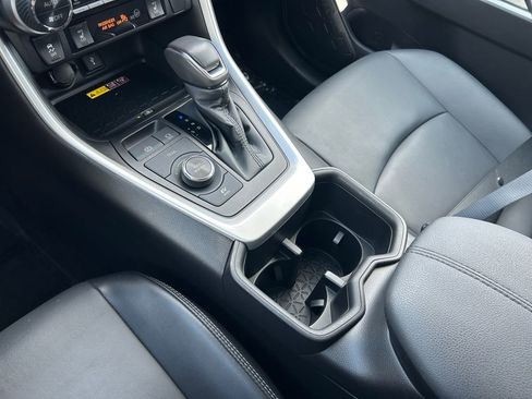 Used 2022 Toyota RAV4 XLE Premium image 21
