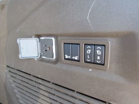 Used 2025 GMC Yukon XL Elevation w/ Elevation Premium Package image 34