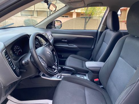 Used 2017 Mitsubishi Outlander ES image 31