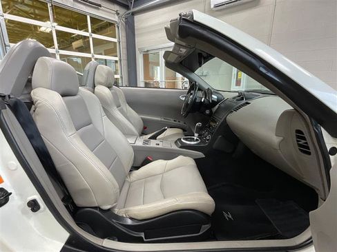 Used 2004 Nissan 350Z Touring RWD image 20