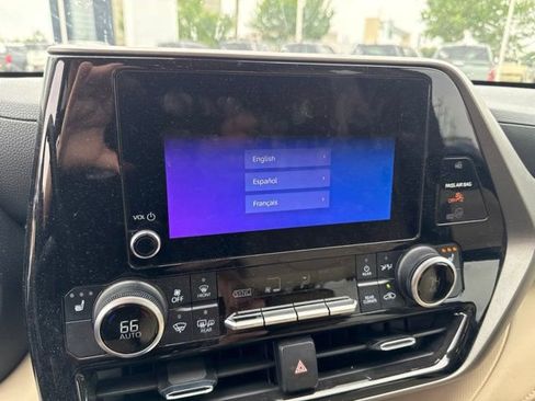 Certified 2024 Toyota Highlander XLE AWD/4WD image 16