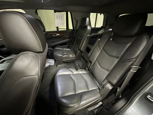 Used 2020 Cadillac Escalade Luxury image 25