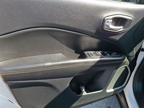 Used 2018 Jeep Compass Latitude w/ Popular Equipment Group image 12