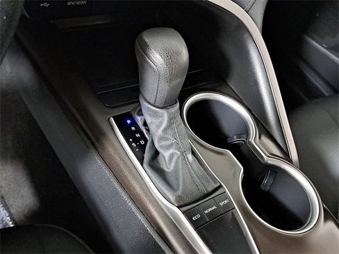 Used 2022 Toyota Camry LE image 30