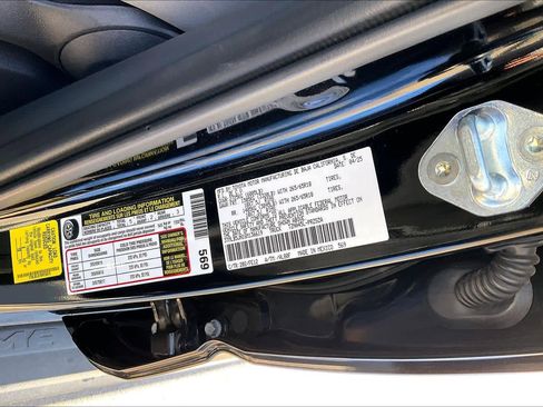 Used 2025 Toyota Tacoma TRD Sport image 34