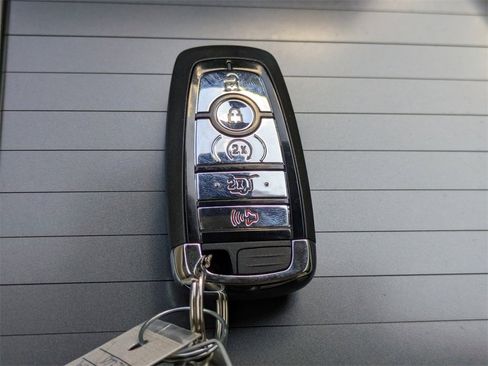 Certified 2025 Lincoln Nautilus Premier image 34