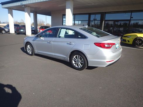 Used 2016 Hyundai Sonata SE image 3