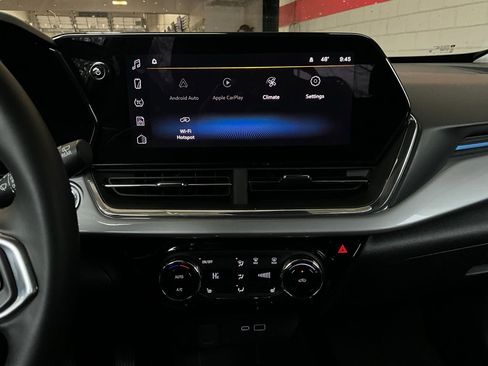 Used 2025 Chevrolet Trax LT image 24