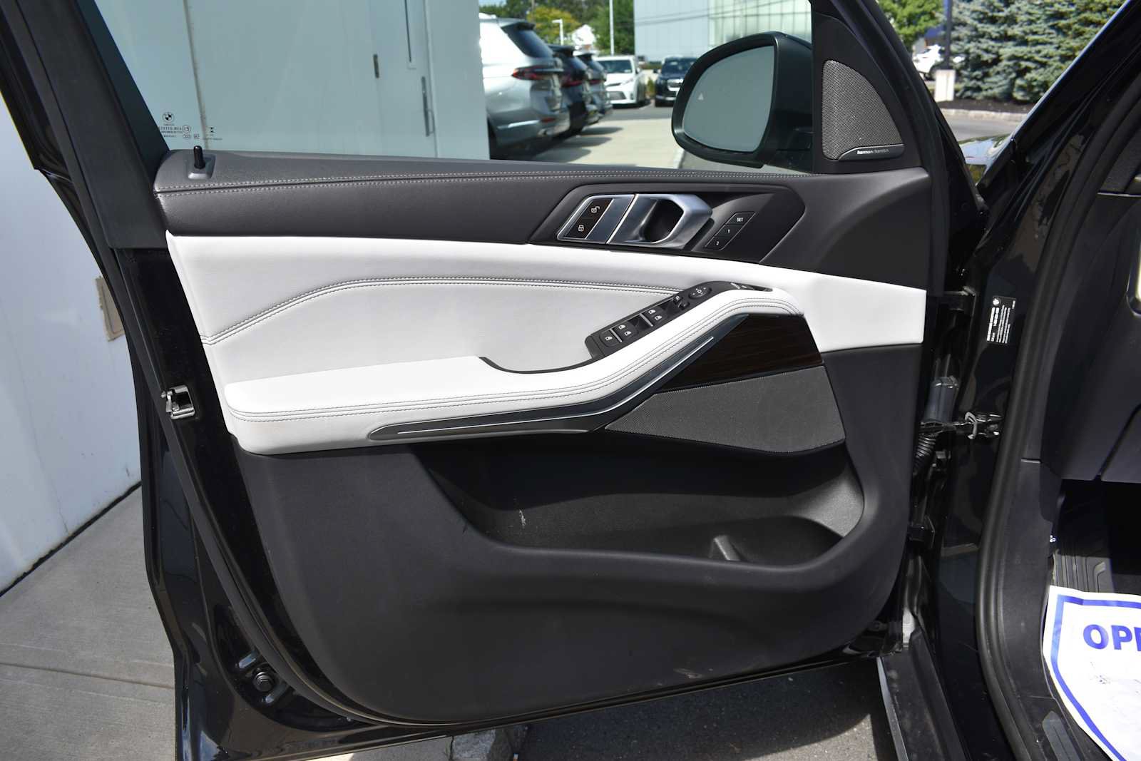 Used 2024 BMW X5 xDrive40i w/ Premium Package AWD/4WD image 12