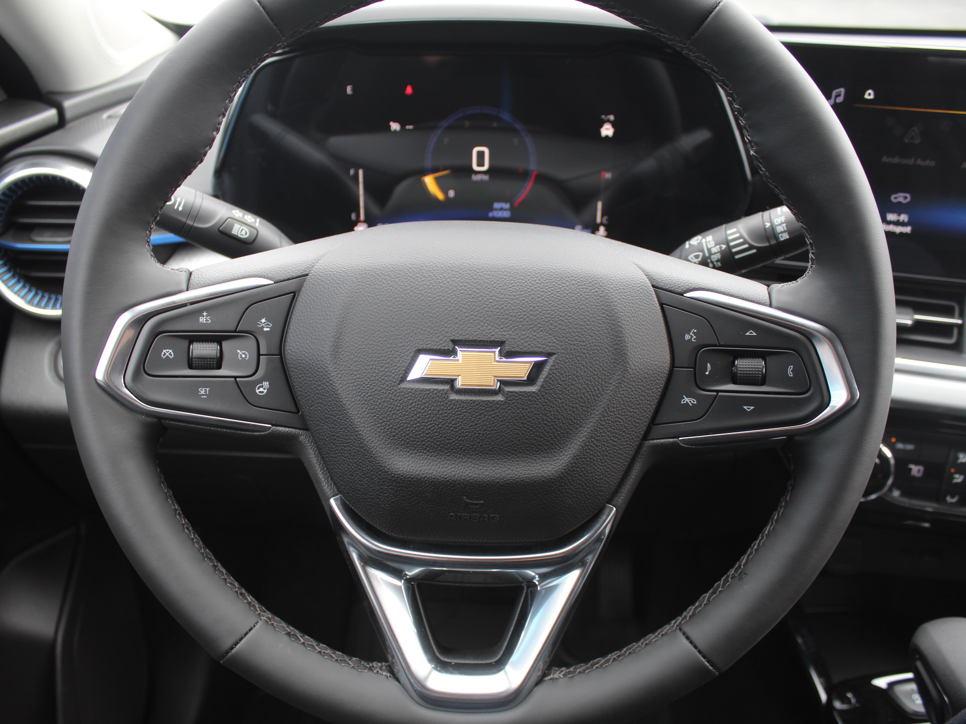 New 2026 Chevrolet Trax LT w/ LT Convenience Package FWD image 28