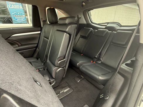 Used 2019 Toyota Highlander XLE image 12