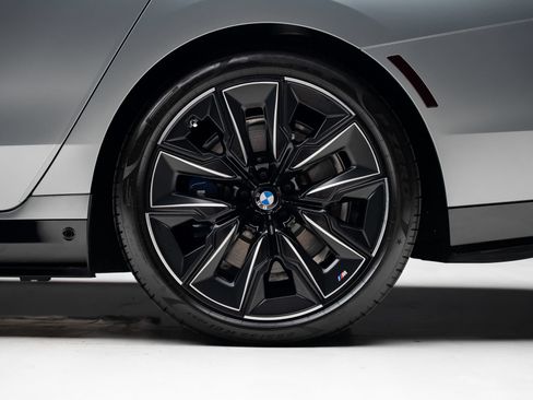 Used 2023 BMW i7 xDrive60 AWD/4WD image 22