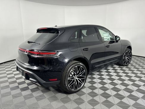 Certified 2025 Porsche Macan image 7