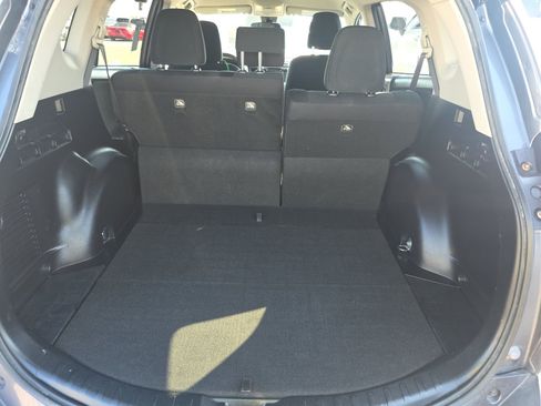 Used 2018 Toyota RAV4 LE image 15