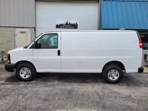 Used 2016 Chevrolet Express 2500 image 38