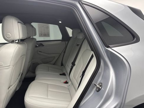 Certified 2026 Porsche Macan AWD/4WD image 9