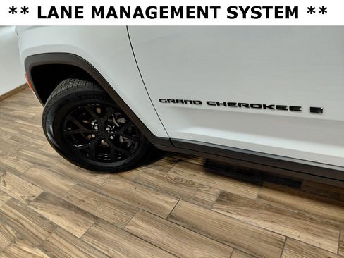 Used 2024 Jeep Grand Cherokee L Altitude image 11