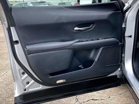 Used 2019 Lexus UX 200 w/ Premium Package FWD image 17
