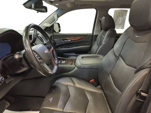 Used 2019 Cadillac Escalade Luxury w/ Escalade Sport Edition AWD/4WD image 10
