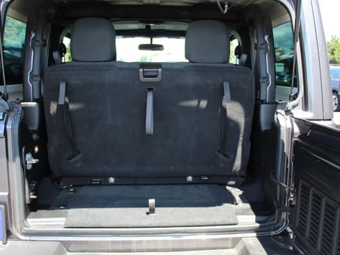 Used 2018 Jeep Wrangler Sport AWD/4WD image 16