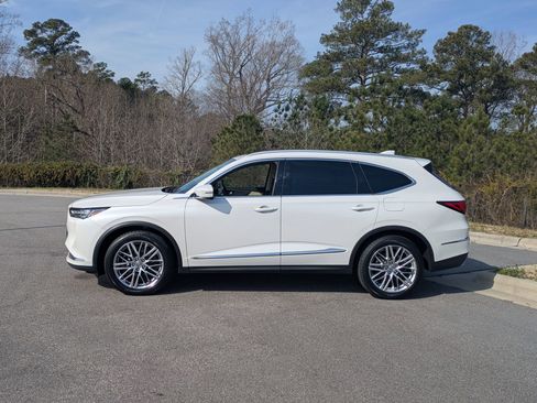 Used 2023 Acura MDX SH-AWD w/ Advance Package image 4
