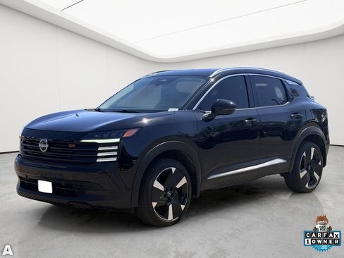 Used 2025 Nissan Kicks SR w/ SR Premium Package FWD image 2