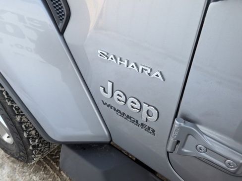 Used 2020 Jeep Wrangler Unlimited Sahara w/ Dual Top Group image 9