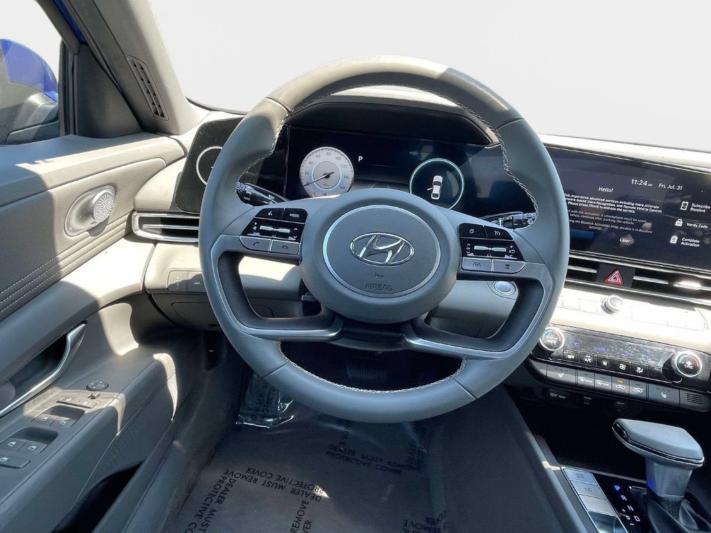 Used 2023 Hyundai Elantra SEL w/ Convenience Package FWD image 12