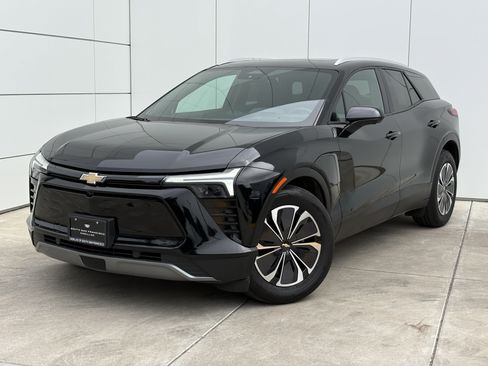 Used 2024 Chevrolet Blazer EV LT AWD/4WD image 2