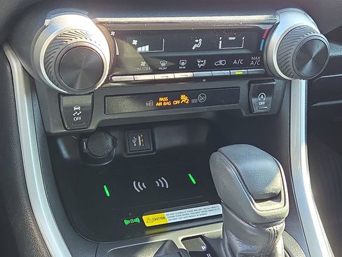 Used 2025 Toyota RAV4 LE image 19