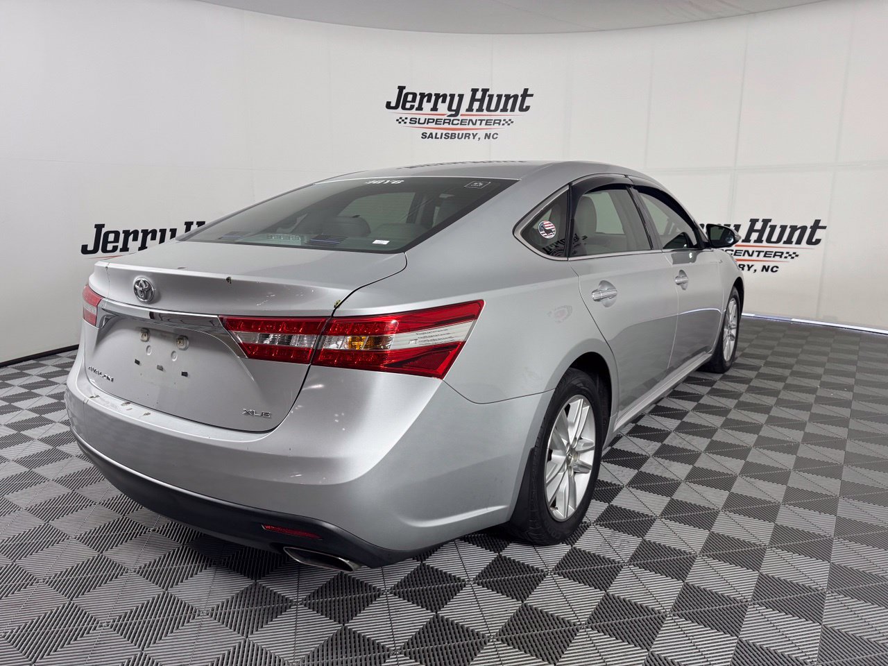 Used 2013 Toyota Avalon XLE FWD image 6