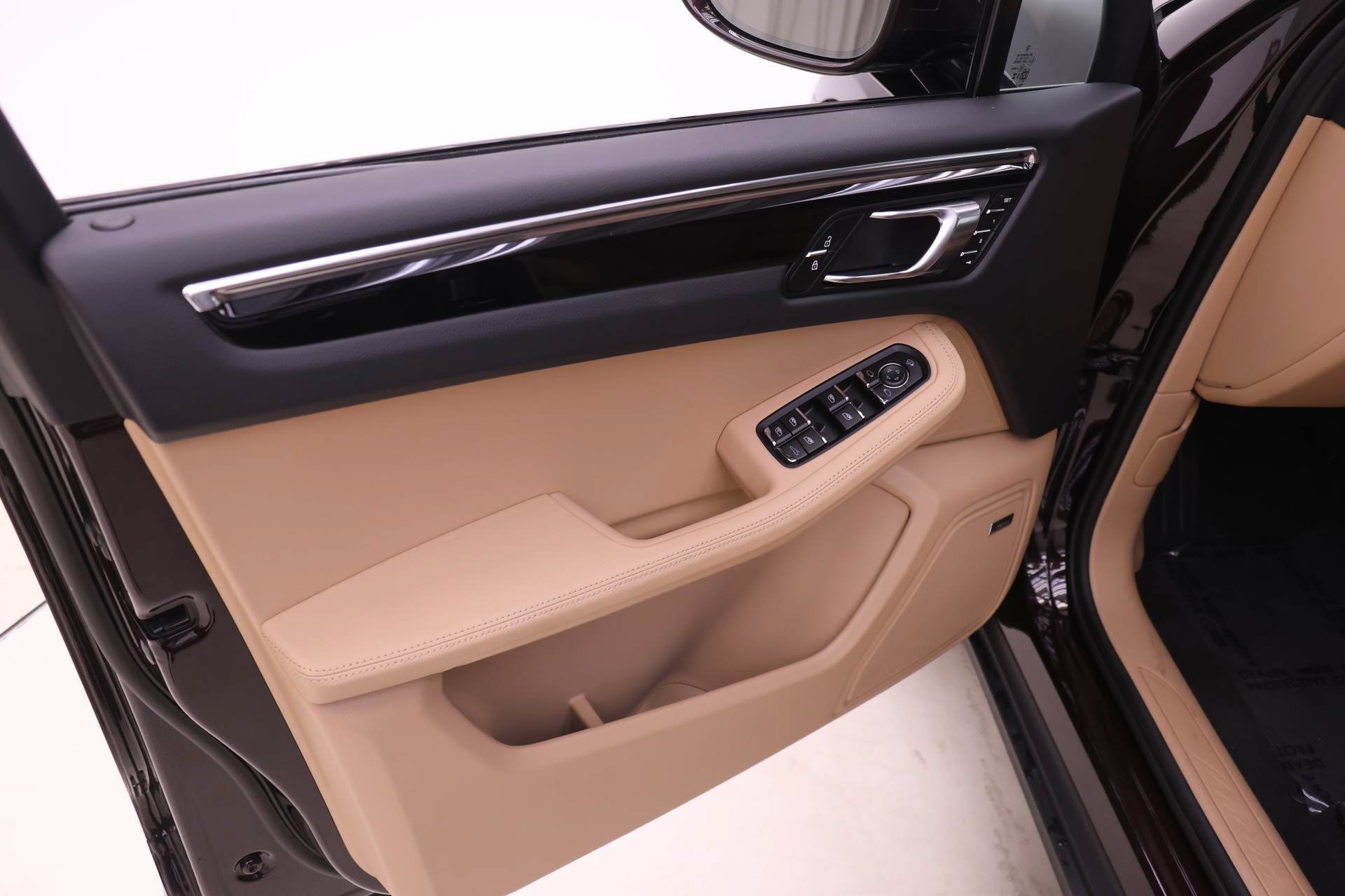 Used 2026 Porsche Macan AWD/4WD image 16