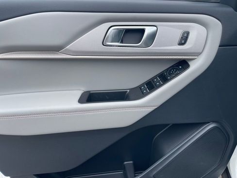 New 2026 Ford Explorer Active AWD/4WD image 7
