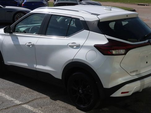 Used 2023 Nissan Kicks SV FWD image 12